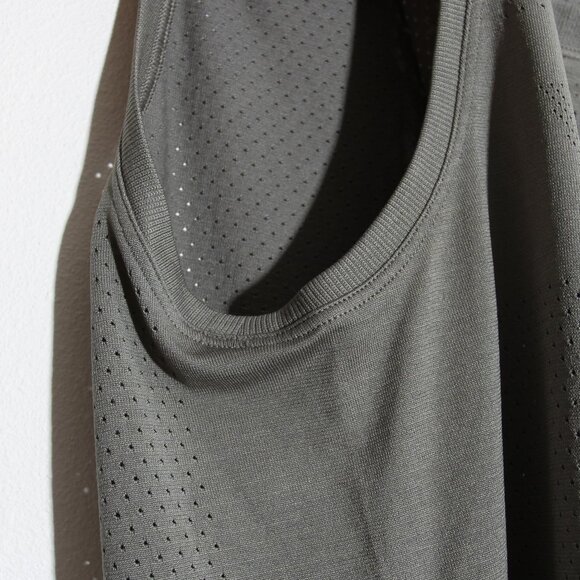 Lululemon Breeze By Muscle Crop Tank *Vancouver Grey Sage Green Silverescent 6 - Picture 6 of 11